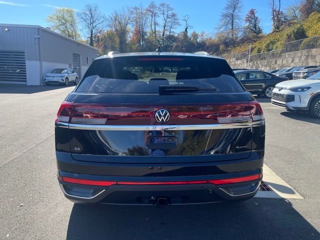 New 2026 Black Volkswagen 2.0T SE w/Technology image 7