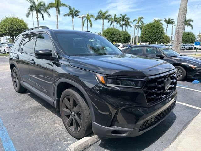 Certified Used 2025 Black Honda Black Edition image 3