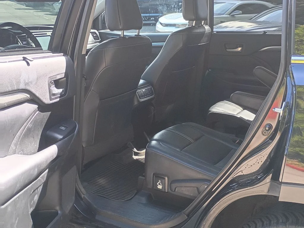 Used 2017 Midnight Black Metallic Toyota SE image 17