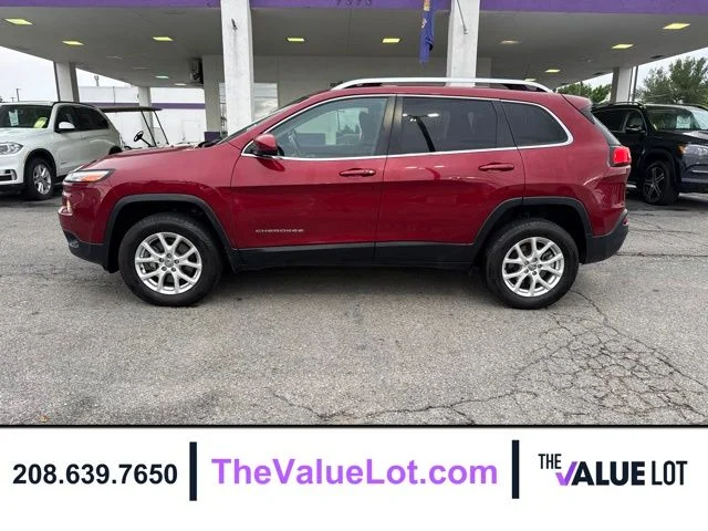 Used 2016 Red Jeep Latitude image 7