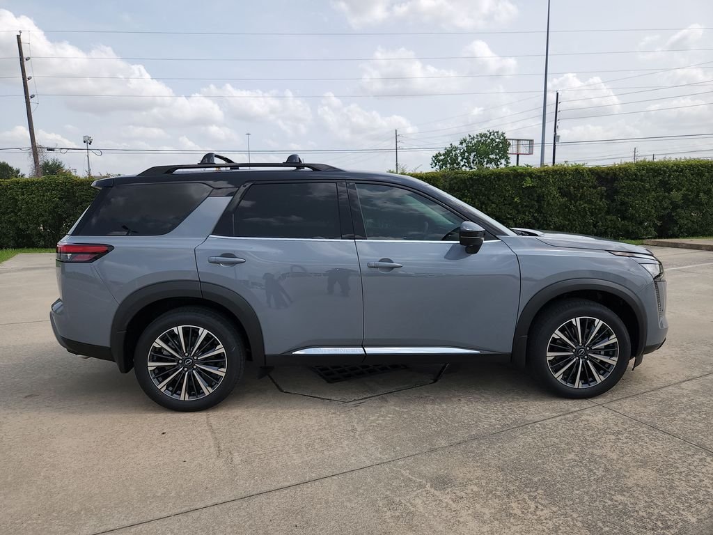 New 2026 Boulder Gray Pearl / Super Black Two-tone Nissan Platinum image 4