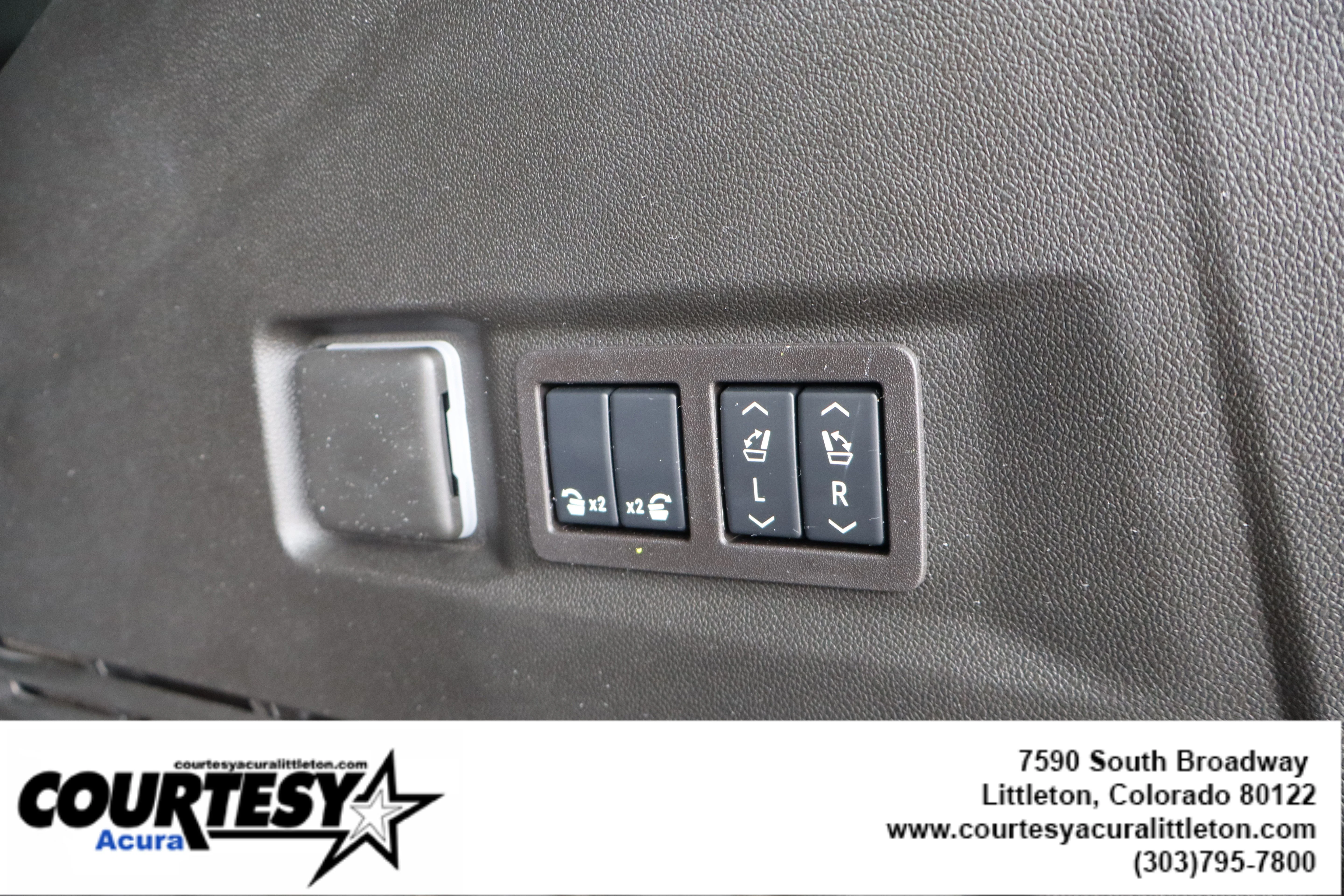 Used 2025 Iridescent Pearl Tricoat Chevrolet High Country image 33