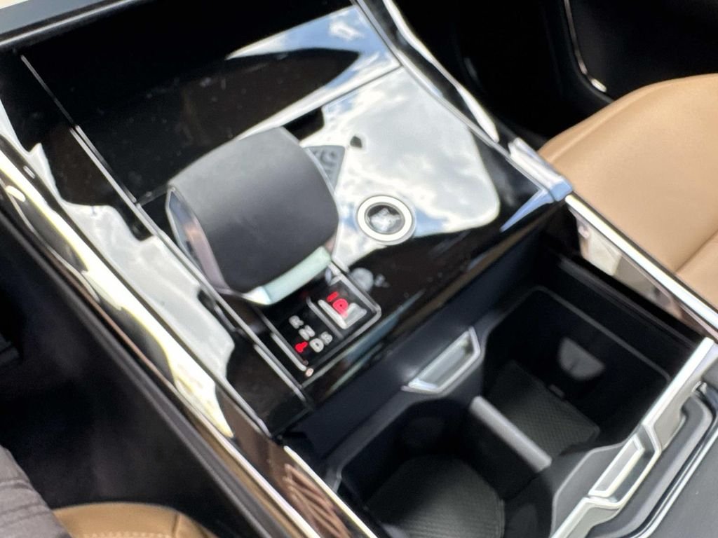New 2026 Fuji White Land Rover Dynamic SE image 26