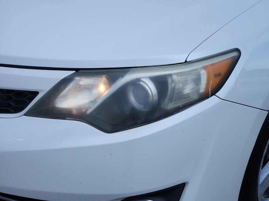 Used 2014 Blizzard Pearl Toyota SE image 9