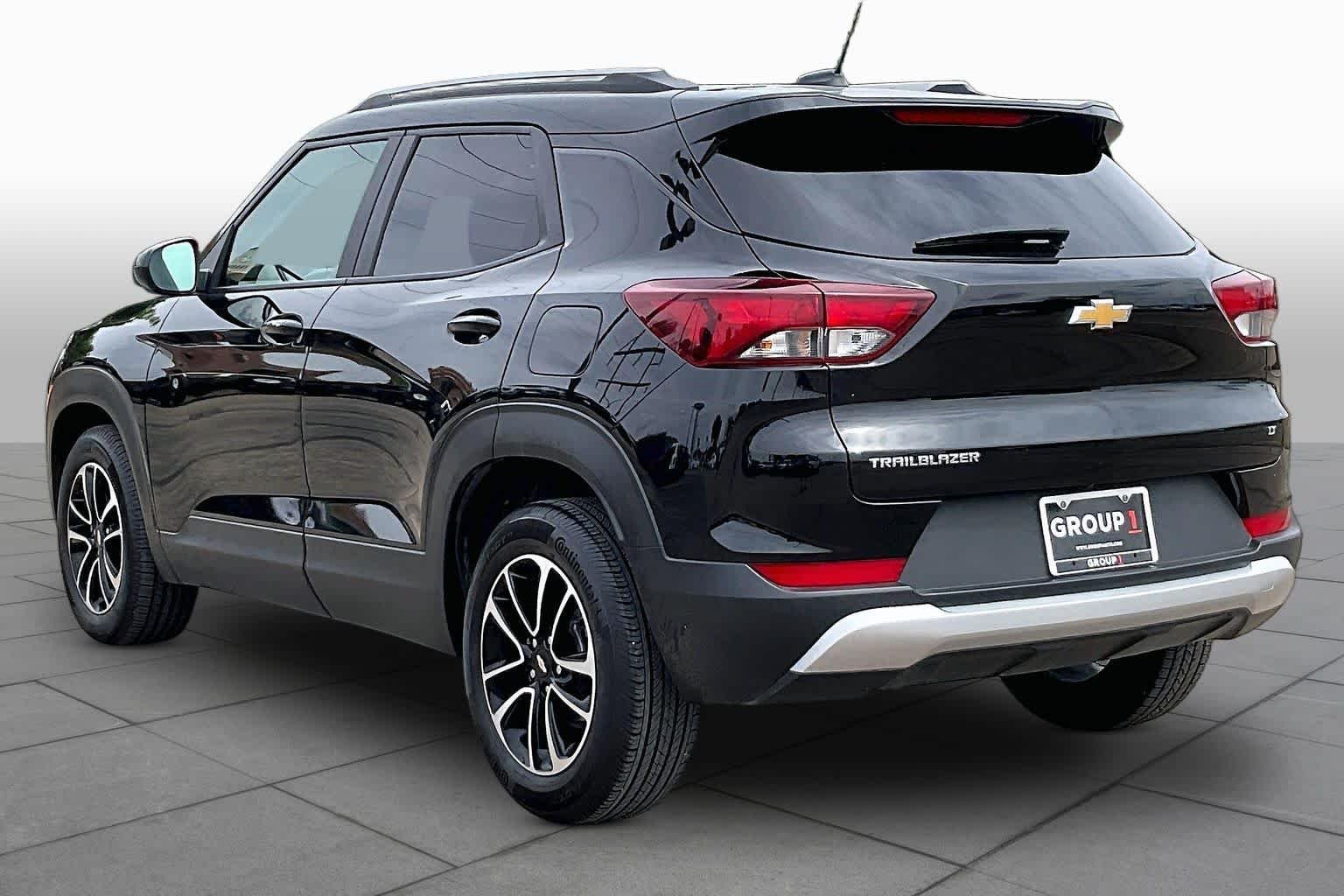 Used 2025 Mosaic Black Metallic Chevrolet LT image 12