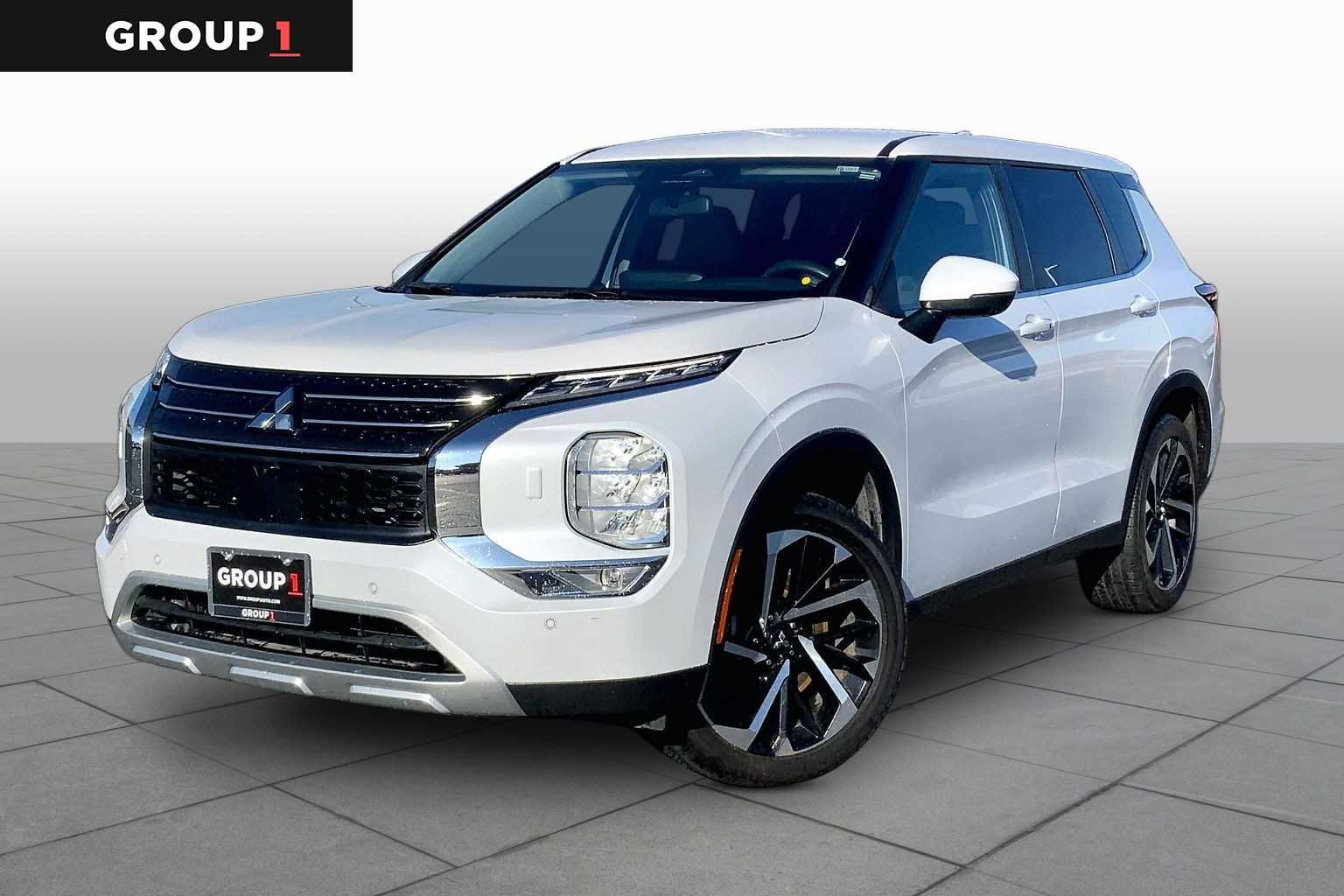 Pre-Owned 2024 Mitsubishi Outlander SE