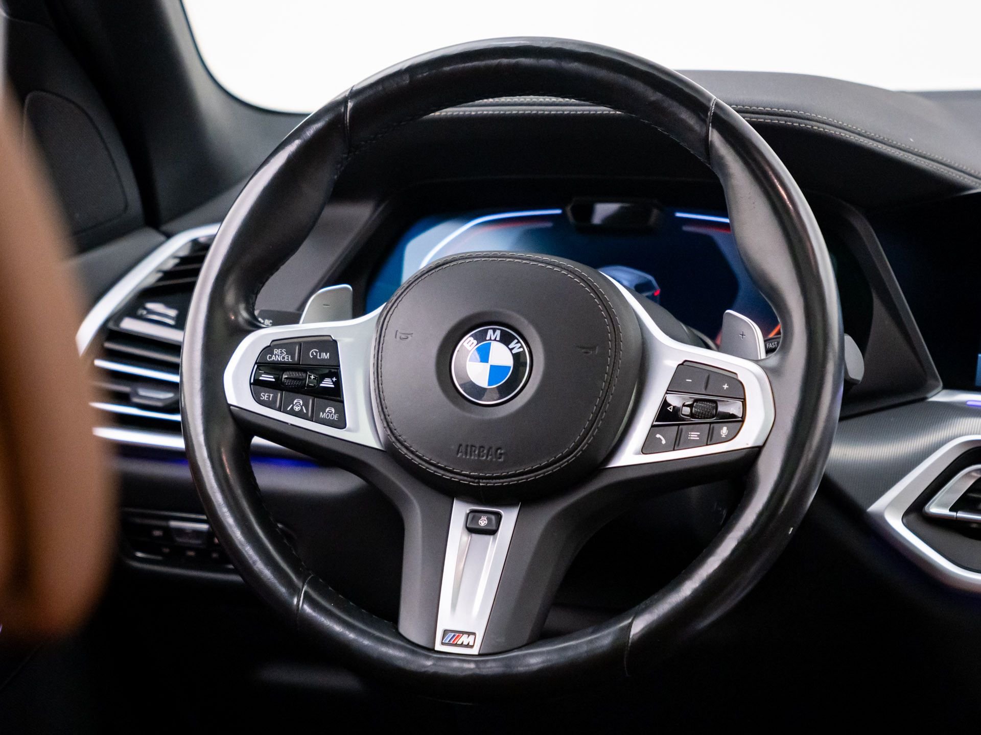 Used 2022 White BMW xDrive40i image 11