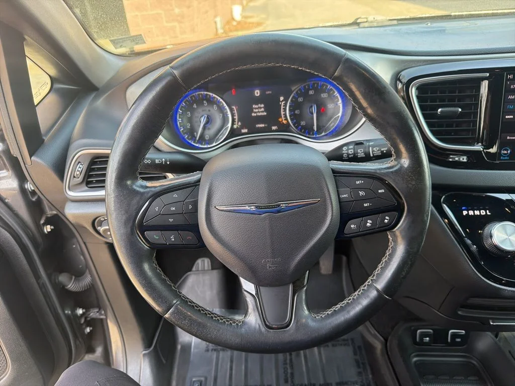Used 2019 Gray Chrysler Touring L image 16