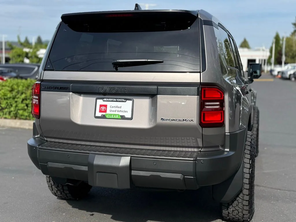 Certified Used 2025  Toyota 1958 image 5