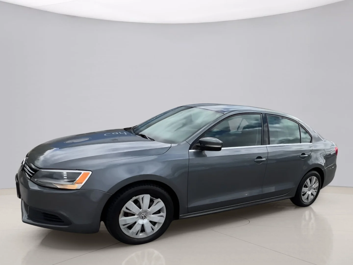 Used 2013 Gray Volkswagen SE image 4