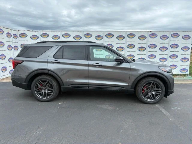 2026 Ford Explorer ST-LINE RWD's photo