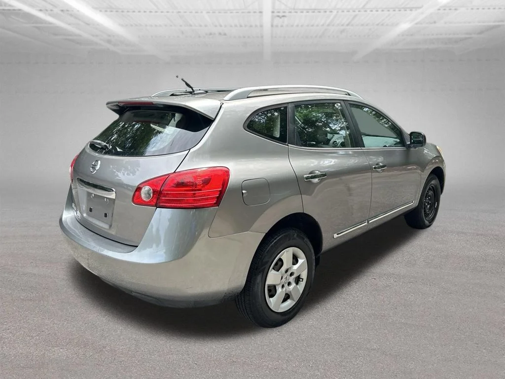 Used 2015 Gray Nissan S image 5
