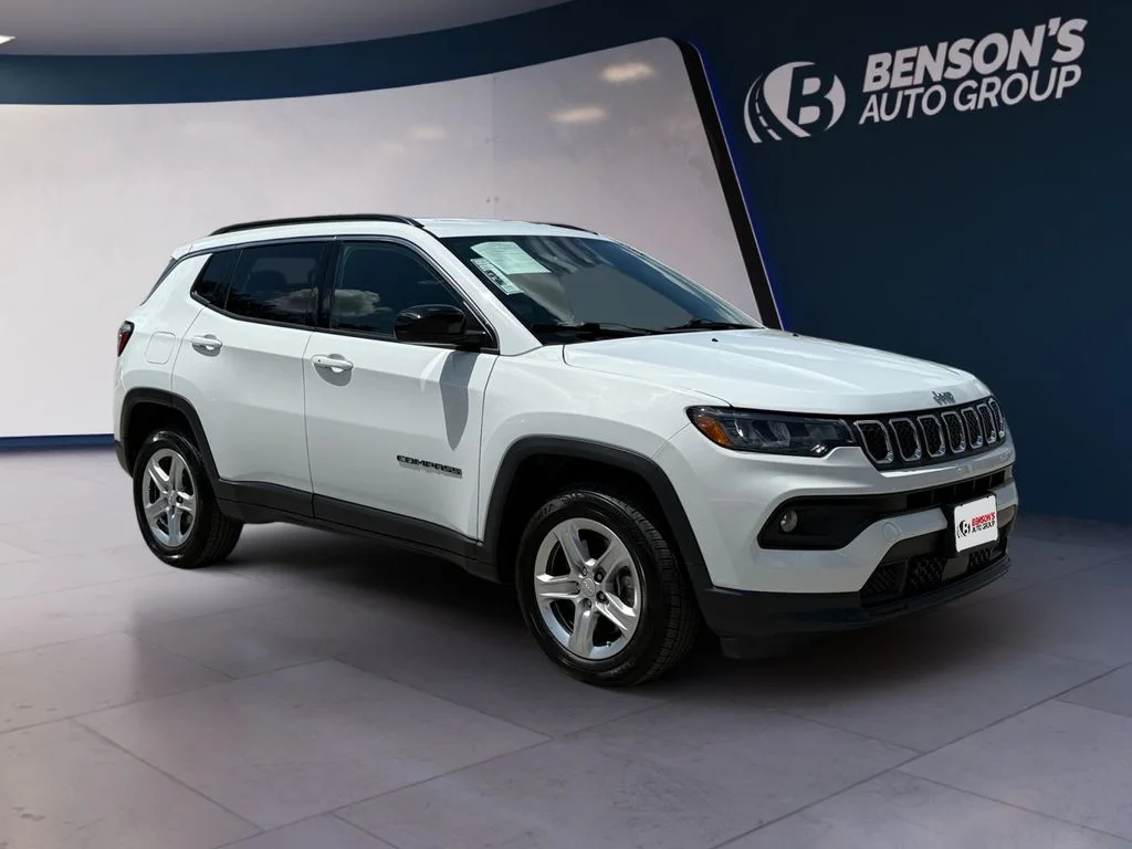Used 2024 White Jeep Latitude image 7
