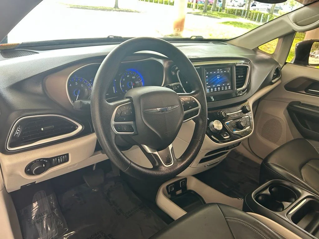 Used 2021 Black Chrysler LXI image 7