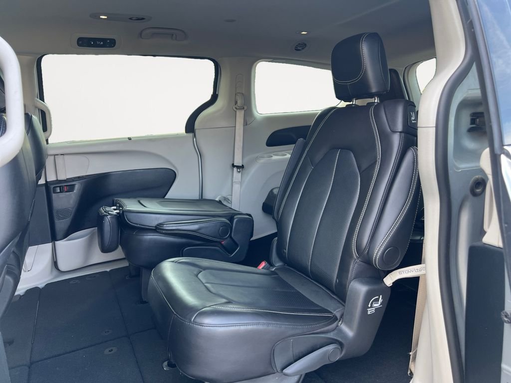 Used 2024 Silver Chrysler Touring L image 13