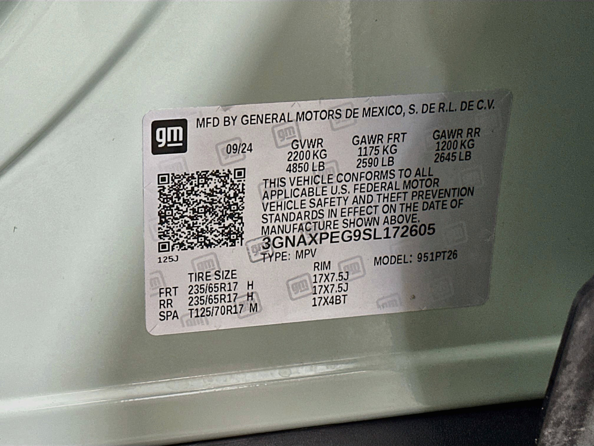 Used 2025 Cacti Green Chevrolet AWD LT image 31