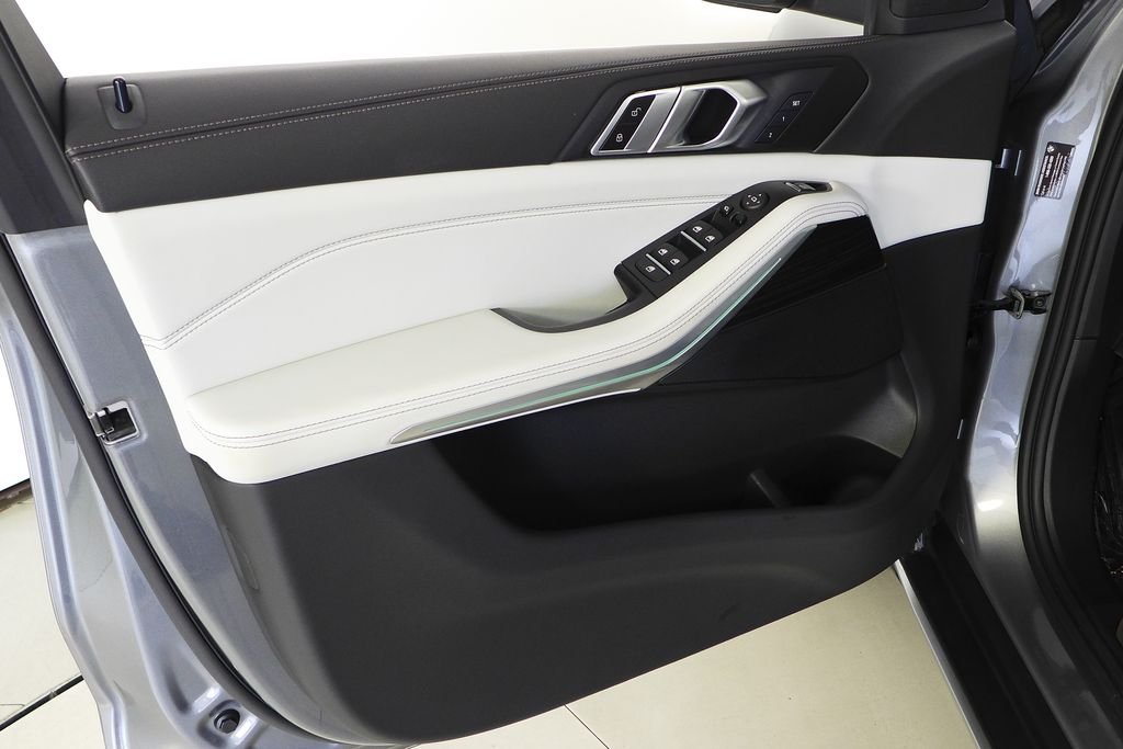 Used 2024 Skyscraper Gray Metallic BMW sDrive40i image 11