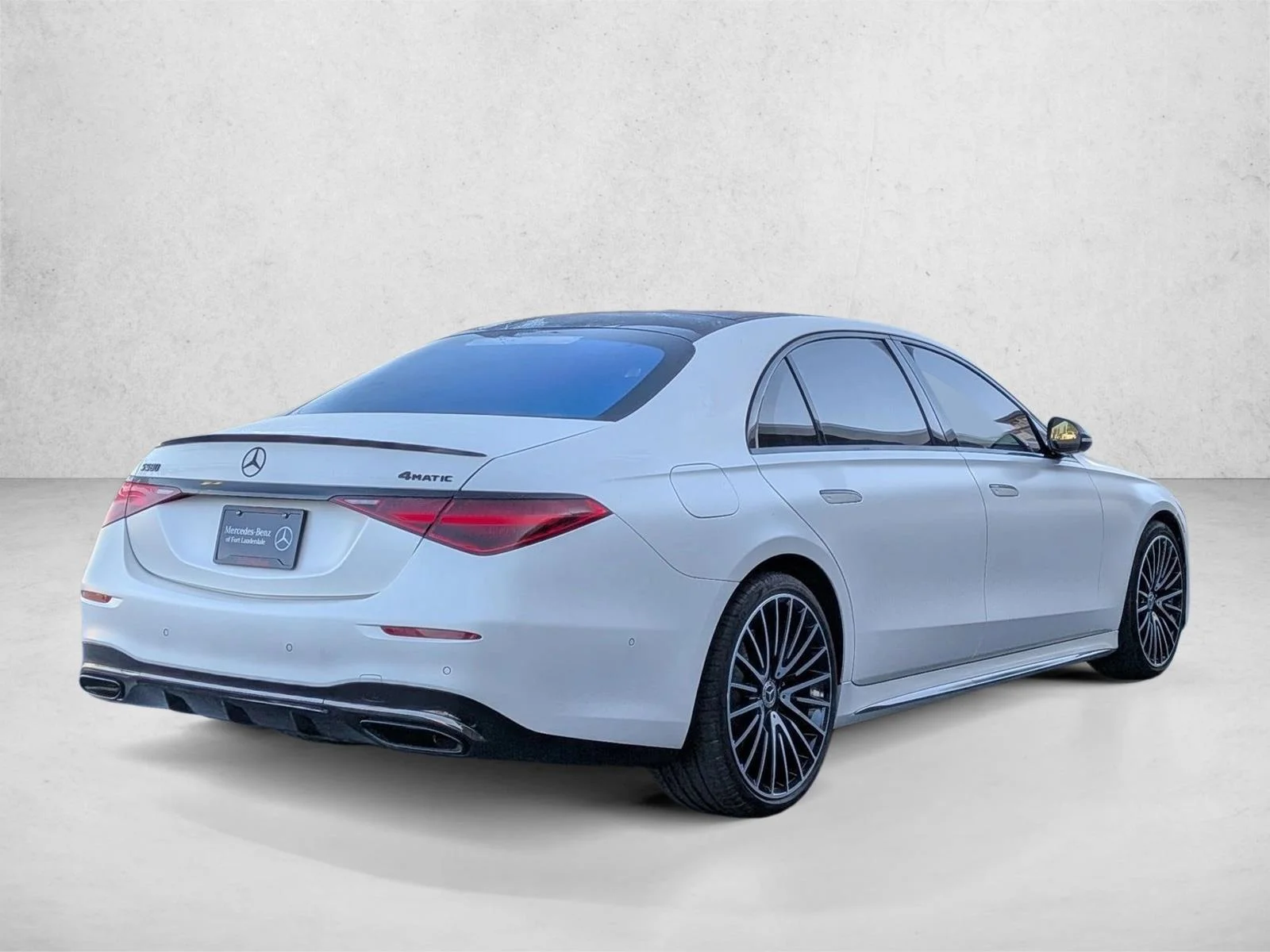 Used 2023 Manufaktur Cashmere White Magno Mercedes-Benz S 580 image 5