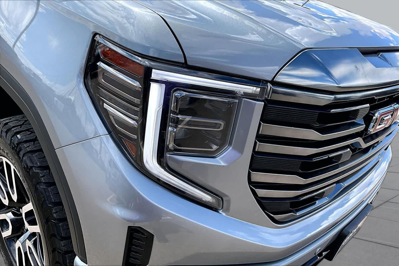 Used 2023 Sterling Metallic GMC AT4 image 28