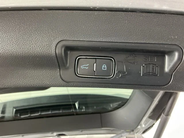 Certified Used 2023  Ford Limited image 25