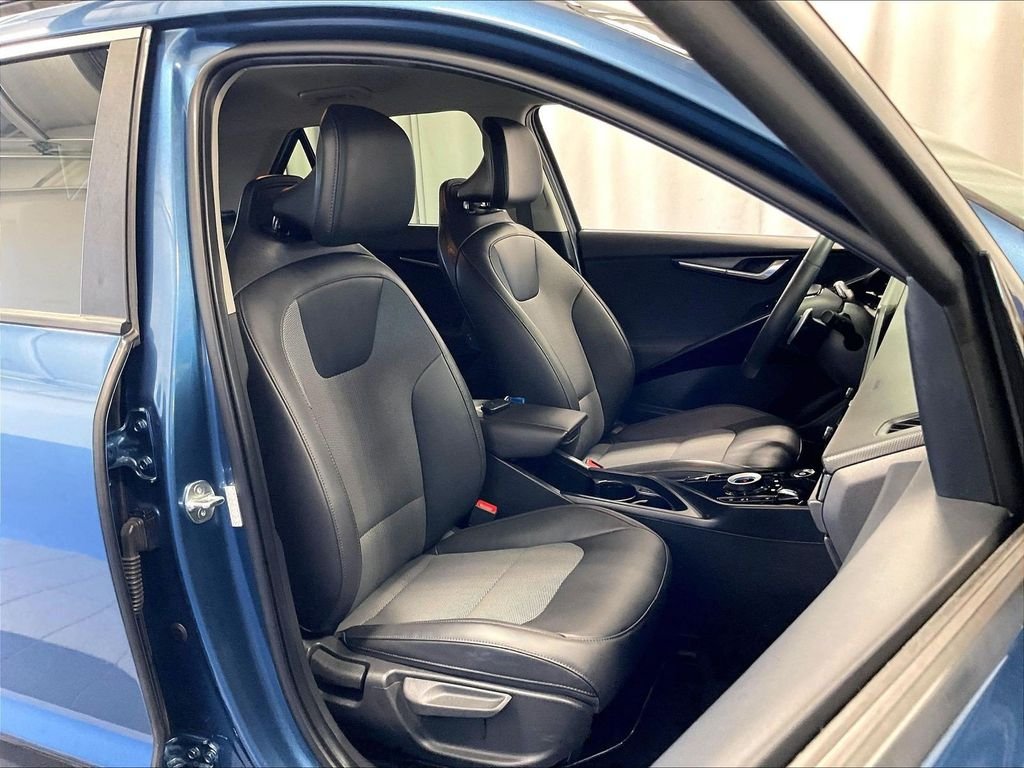 Used 2024 Blue Kia Wind image 11
