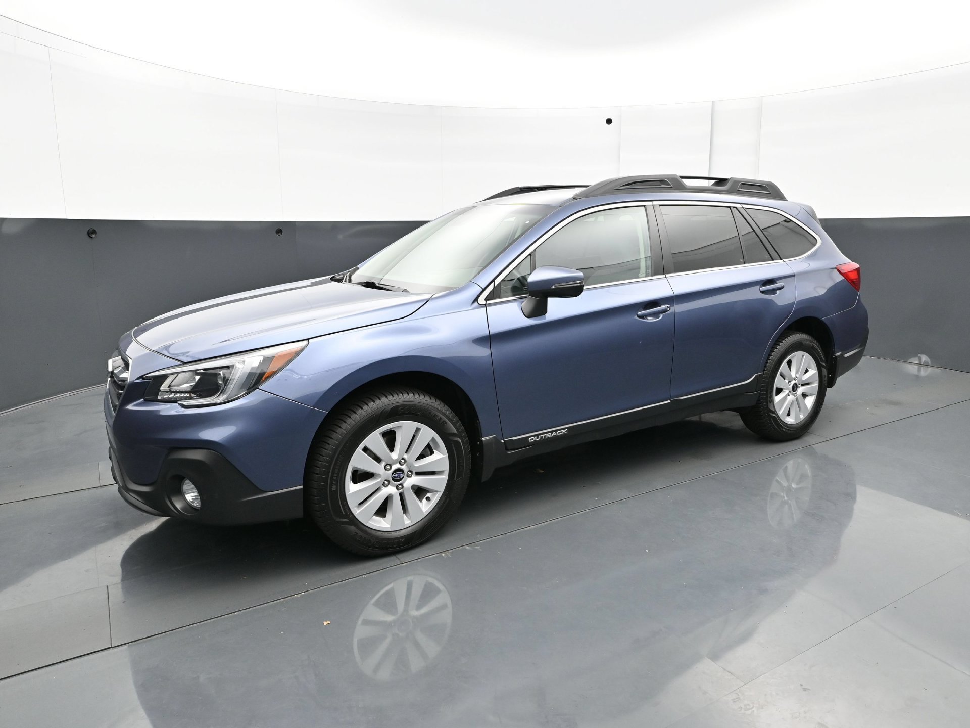 Used 2018 Twilight Blue Metallic Subaru 2.5i Premium image 2