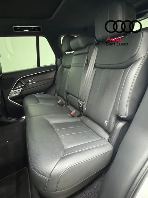 Used 2023 White Land Rover SE image 27