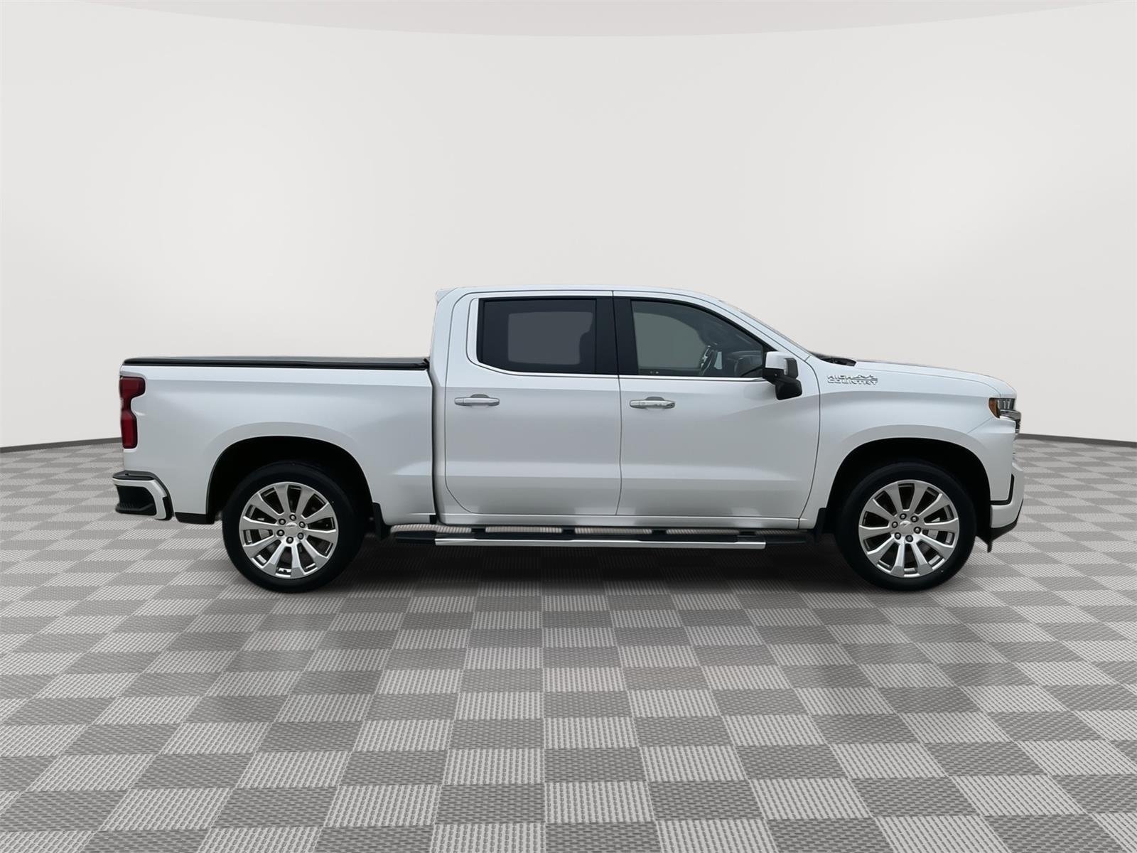 Used 2022 Iridescent Pearl Tricoat Chevrolet High Country image 24