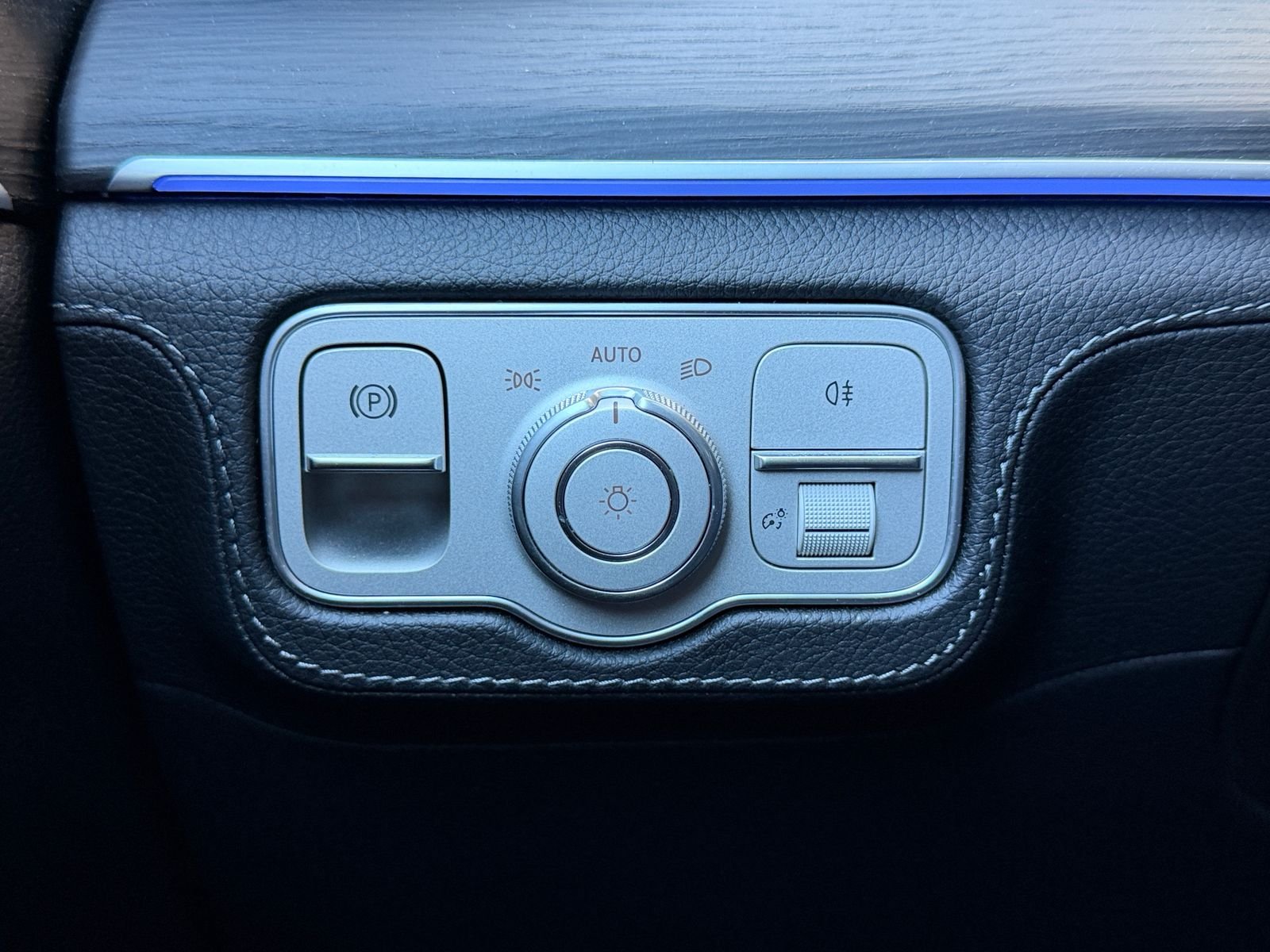 Certified Used 2024 Twilight Blue Metallic Mercedes-Benz GLE 53 AMG® image 21