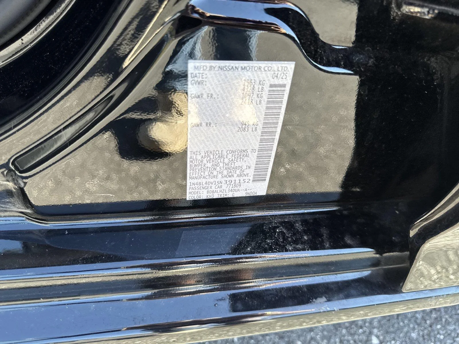Used 2025 Super Black Nissan SV image 37