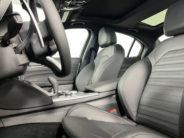 New 2026 Milano White Exterior Paint Alfa Romeo Base image 6