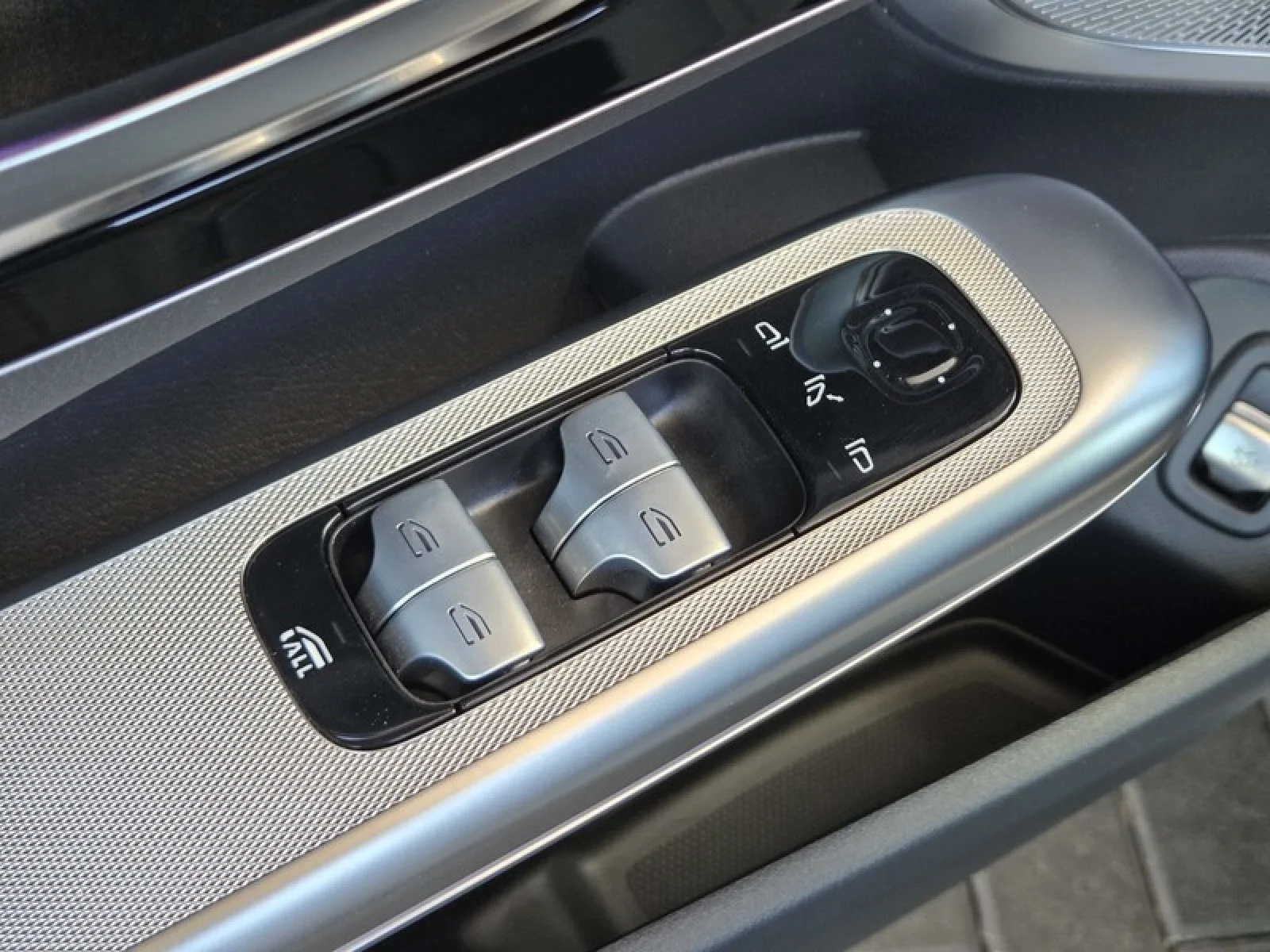 Certified Used 2024 MANUFAKTUR Alpine Grey Metallic Mercedes-Benz CLE 300 image 22