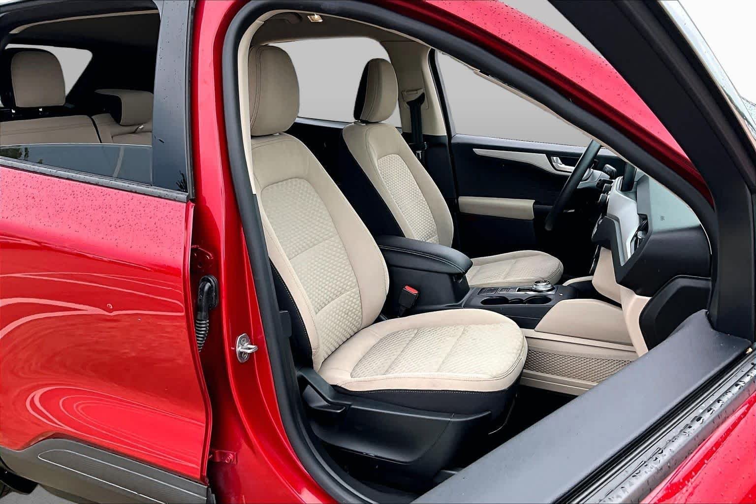 Used 2020 Rapid Red Metallic Tinted Clearcoat Ford SE image 8