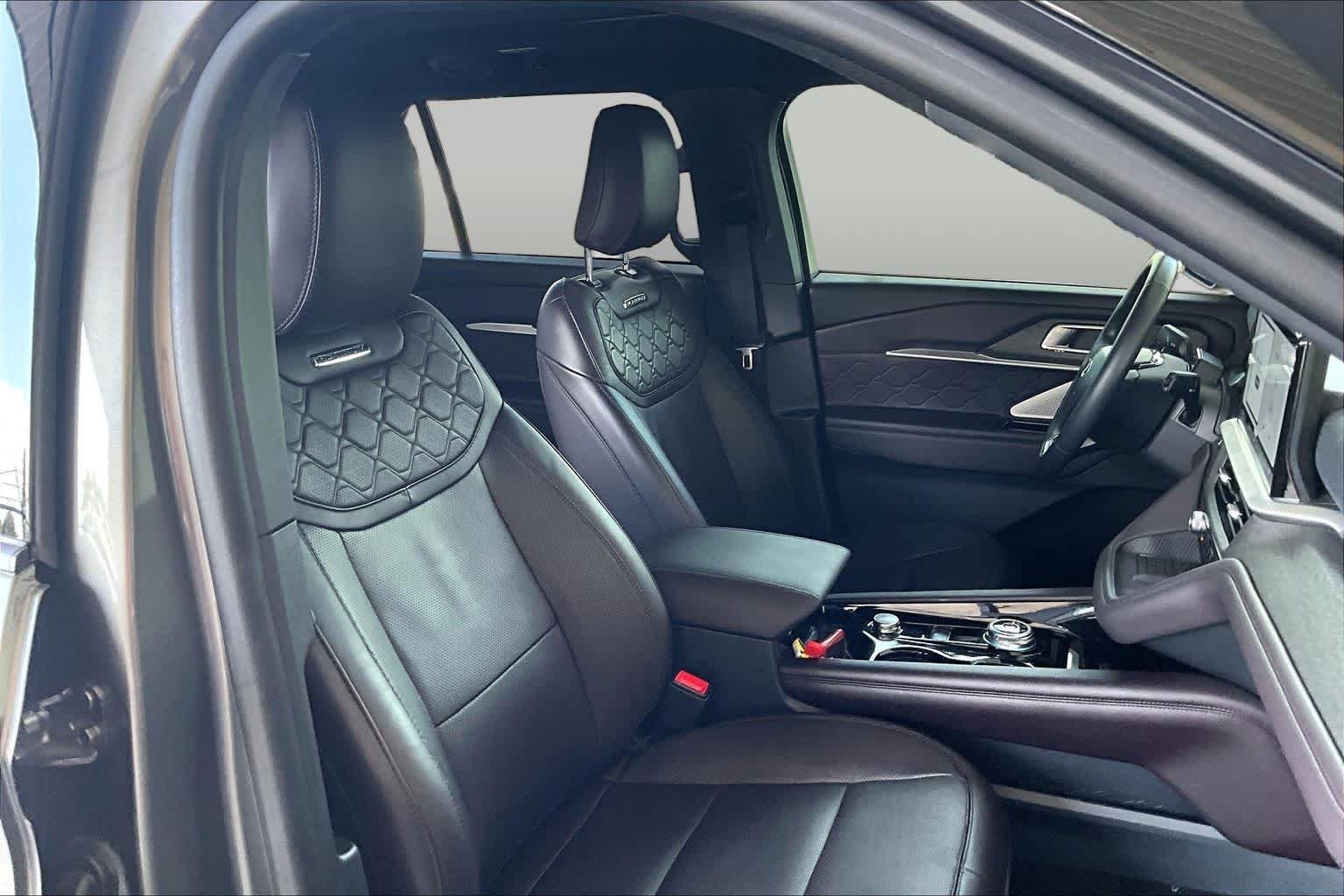 Used 2025 Carbonized Gray Metallic Ford Platinum image 9