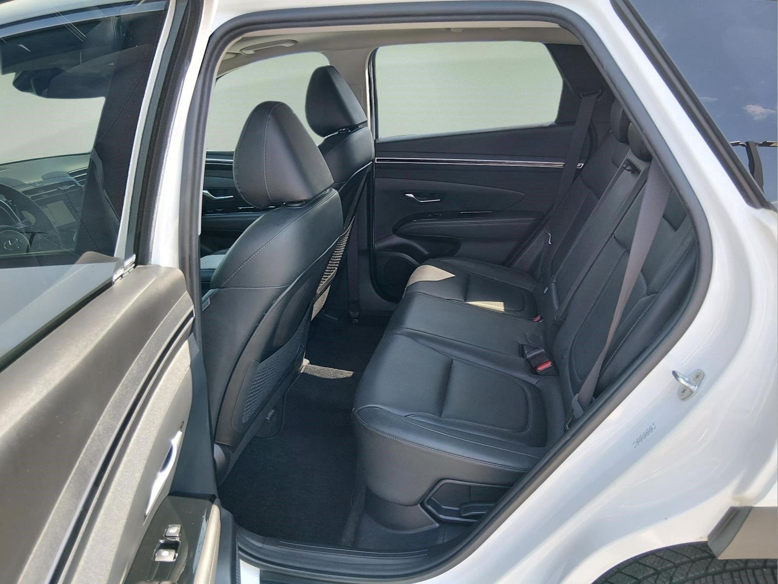Used 2022 Quartz White Hyundai Limited image 19