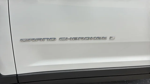 Used 2022 Bright White Clearcoat Jeep Limited image 43