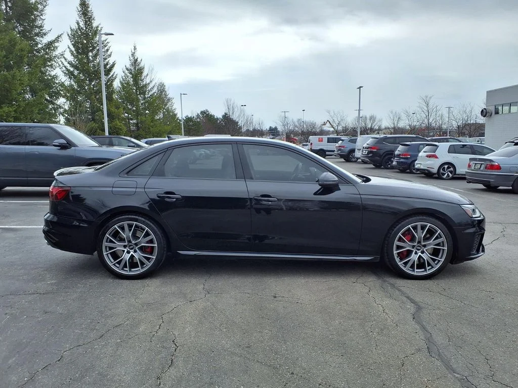 Used 2022 Mythos Black Metallic Audi 3.0T Premium Plus image 3