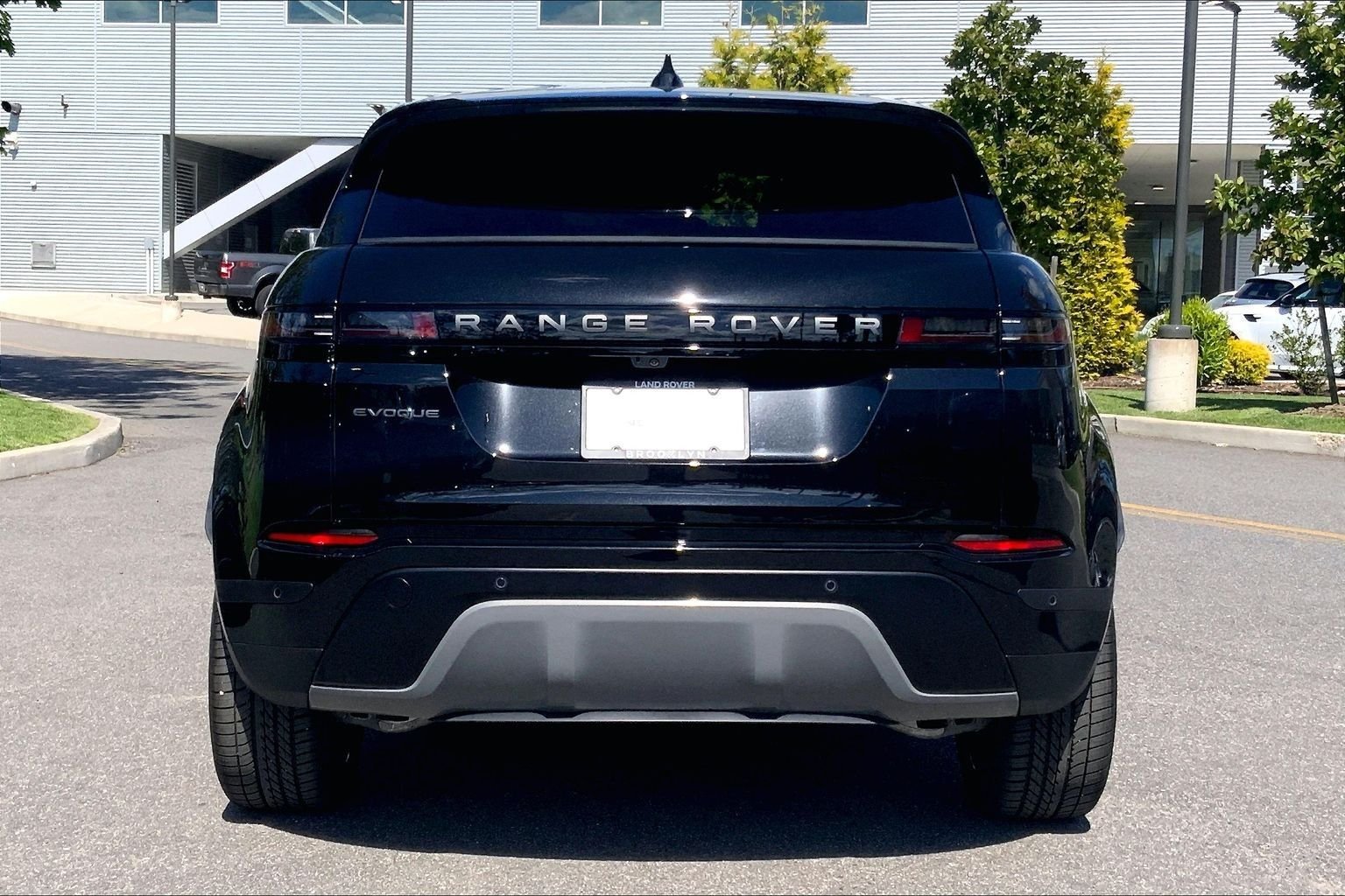 New 2026 Santorini Black Land Rover S image 4