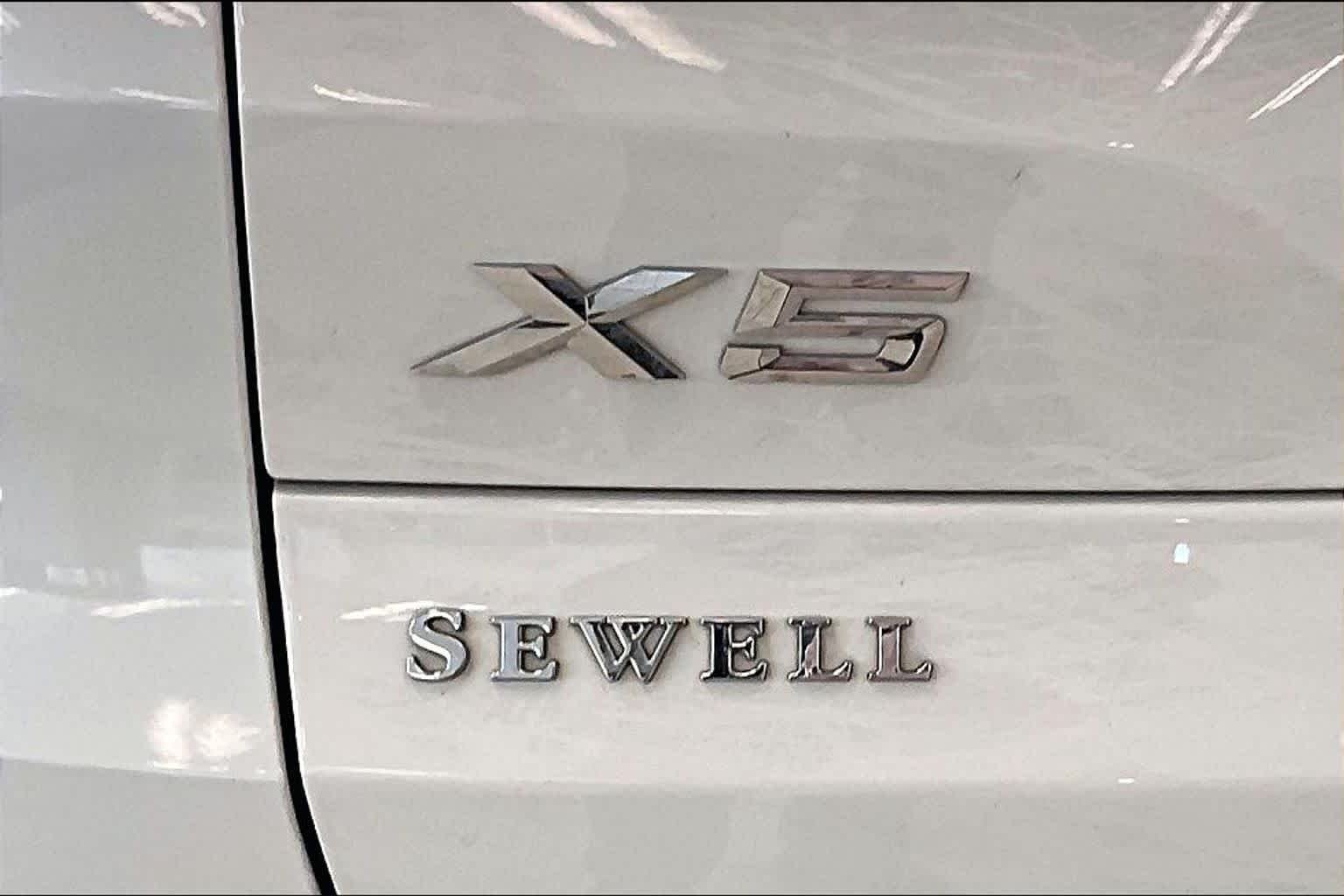 Used 2023 Alpine White BMW xDrive40i image 30