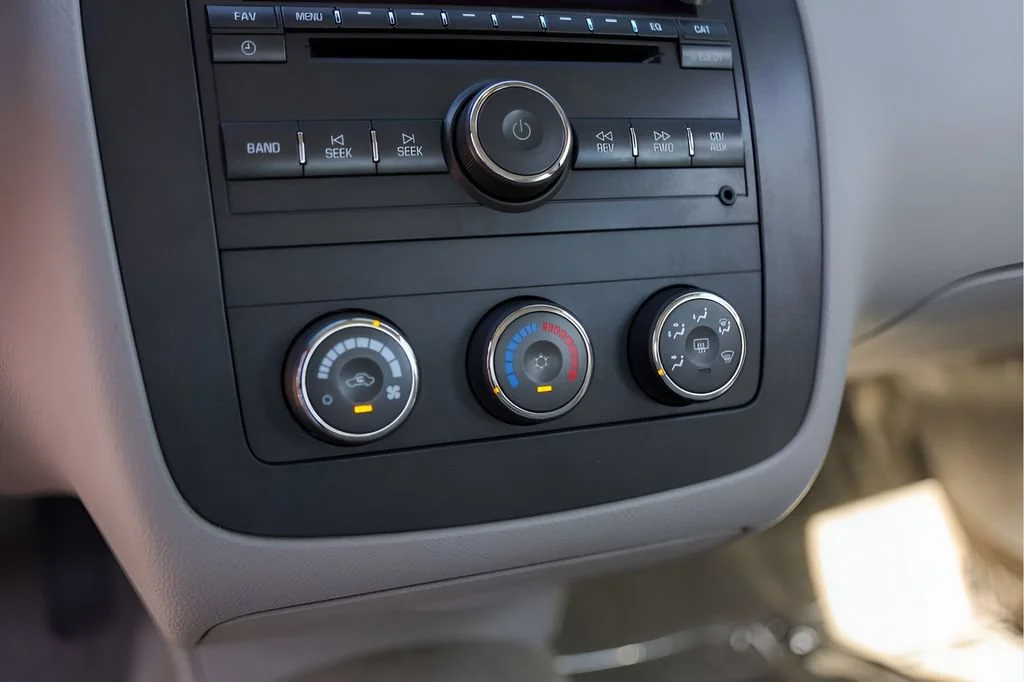 Used 2011 QUICKSILVER METALLIC Buick CX image 16