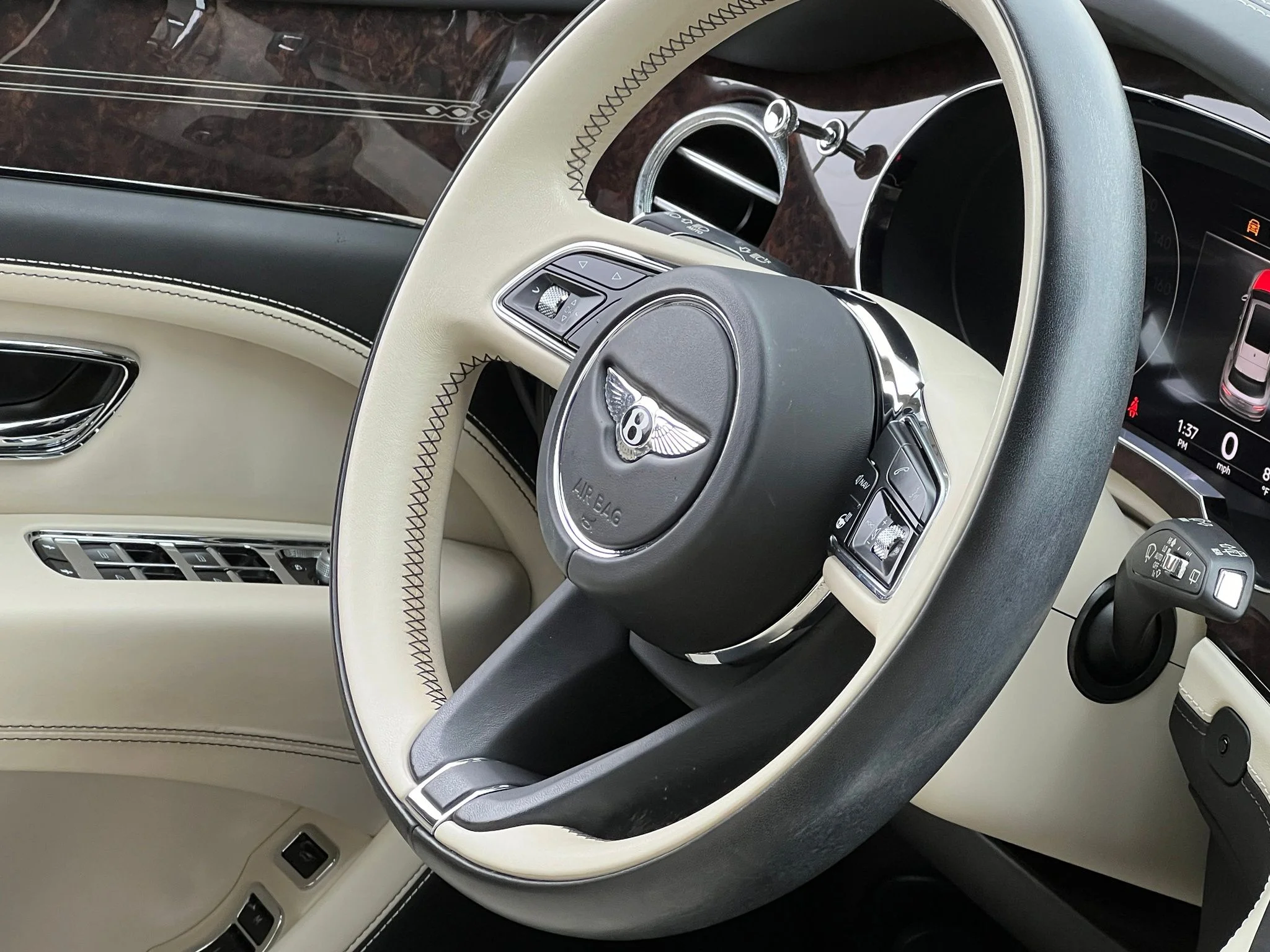 Used 2023 Blue Bentley  image 40