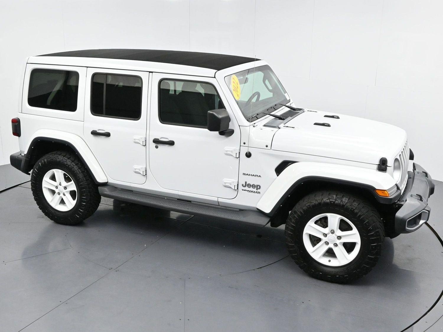 Used 2022 Bright White Clearcoat Jeep Unlimited Sahara image 40