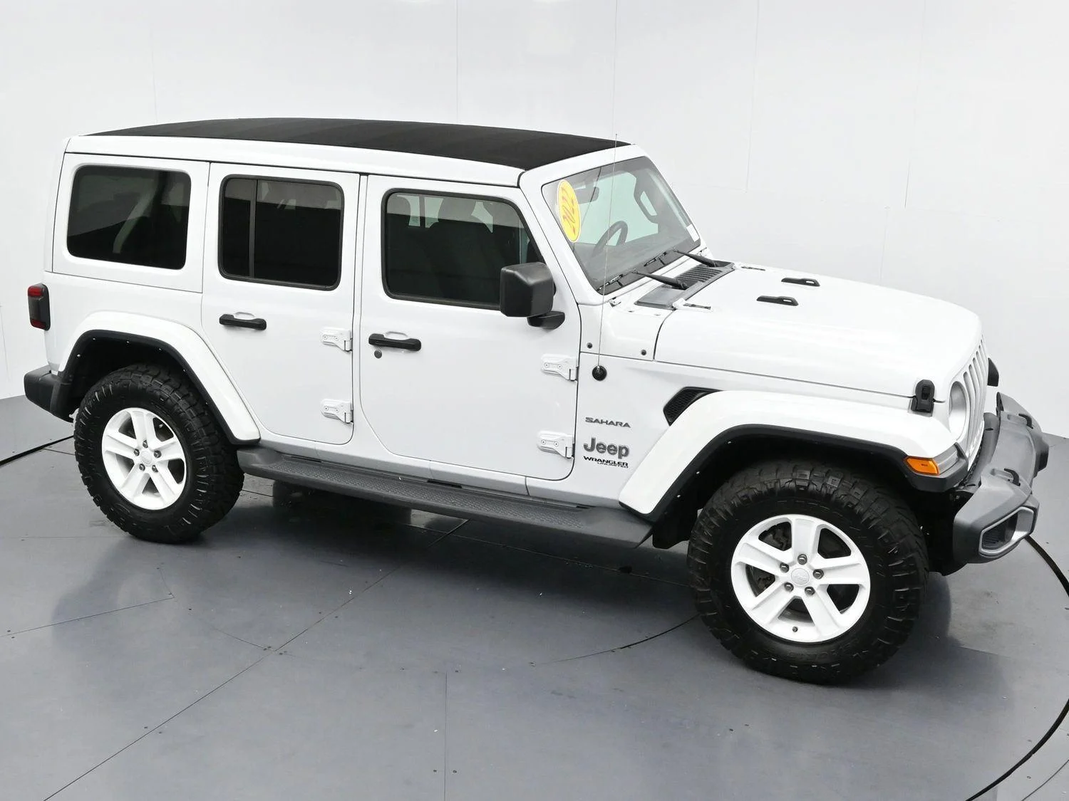 Used 2022 Bright White Clearcoat Jeep Unlimited Sahara image 40
