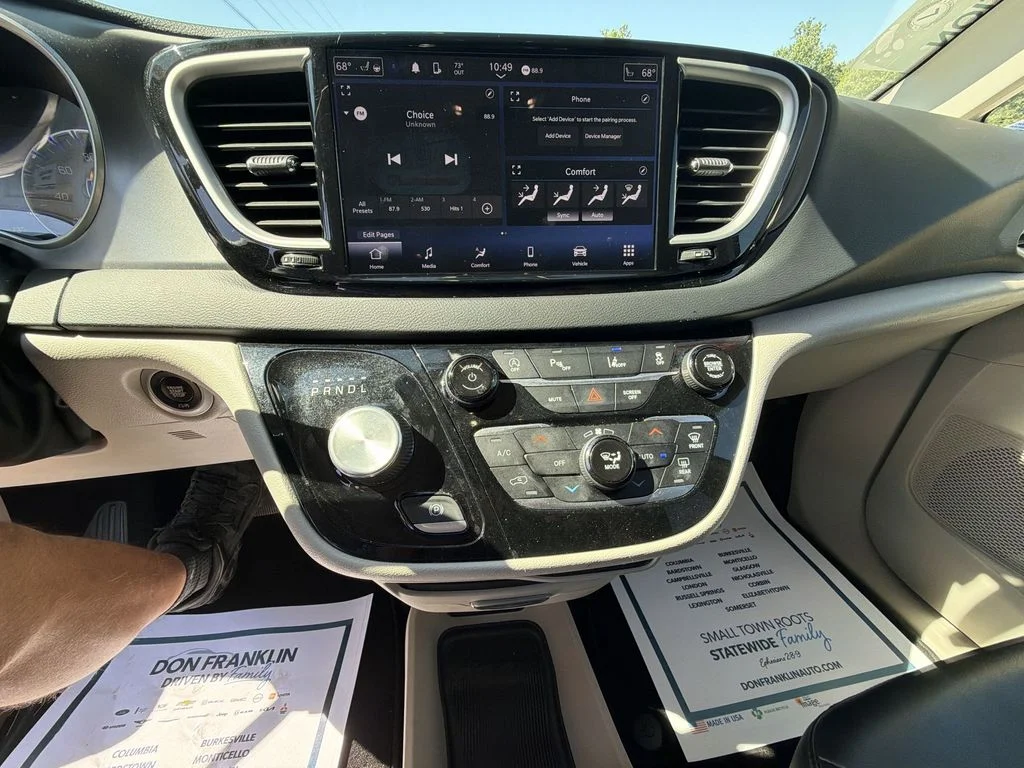 Used 2023 White Chrysler Touring L image 18