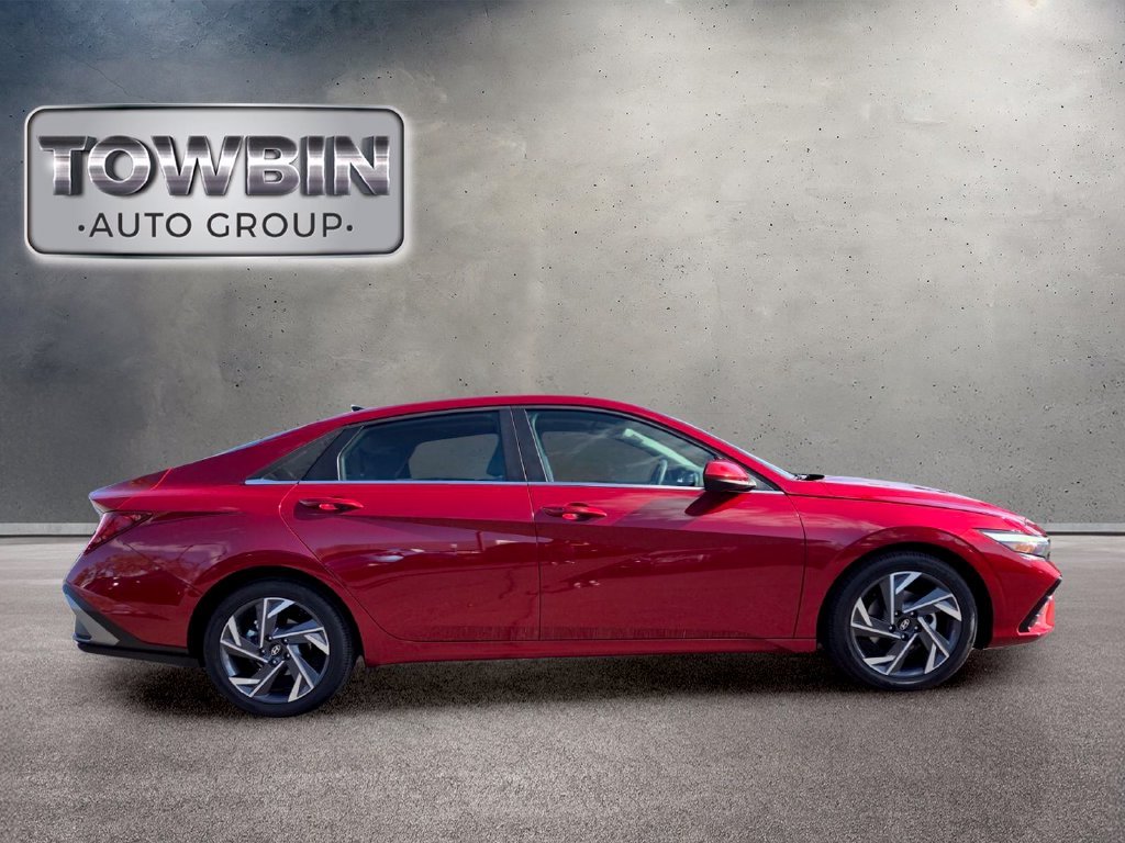 Used 2025 Red Hyundai SEL Convenience image 3