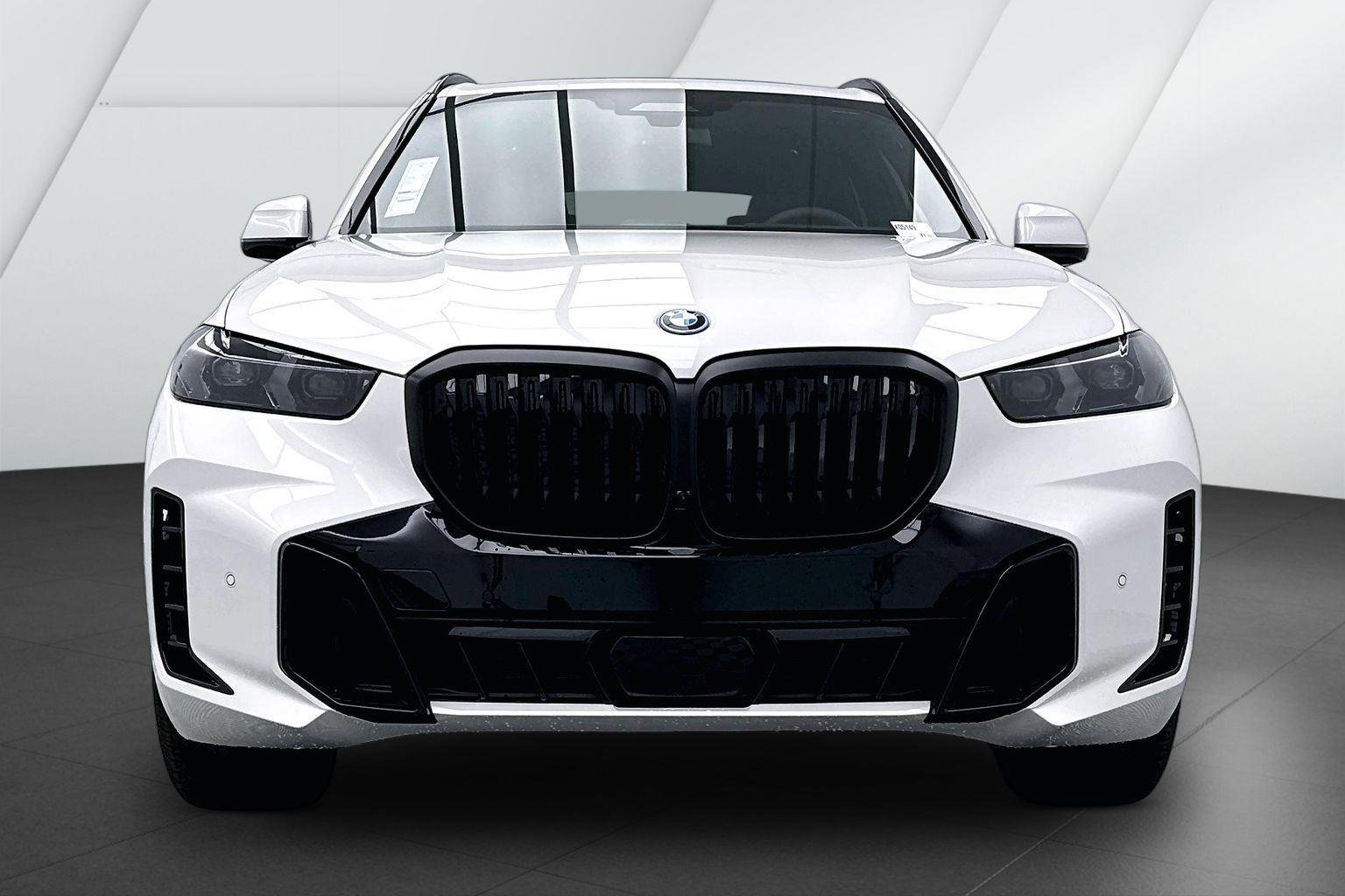 New 2026 Mineral White Metallic BMW xDrive50e image 2