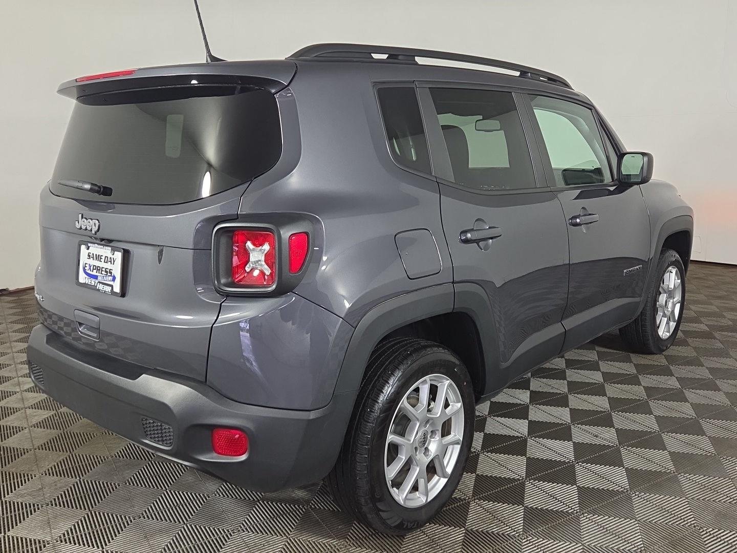 Used 2023 Graphite Gray Jeep Latitude image 3