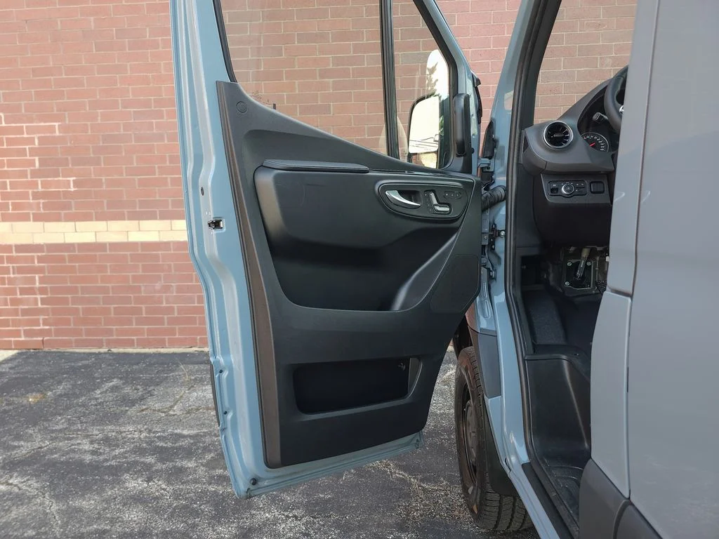 Used 2026 Gray Mercedes-Benz Cargo 144 WB image 5