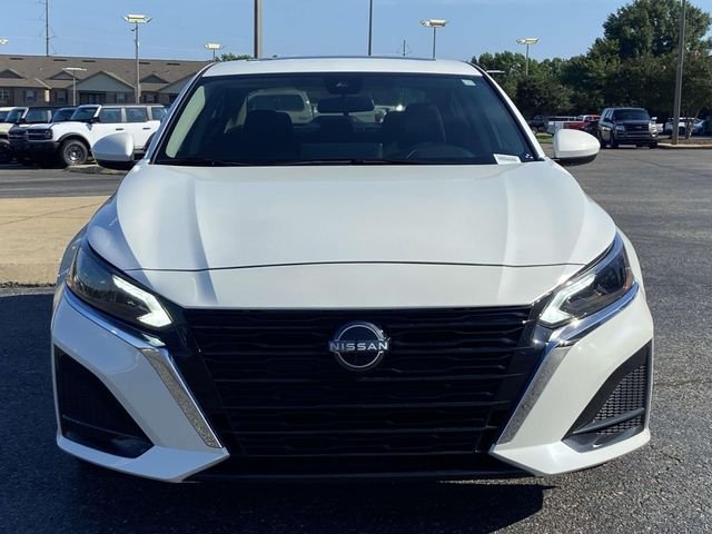 Used 2024 White Nissan 2.5 SV image 6