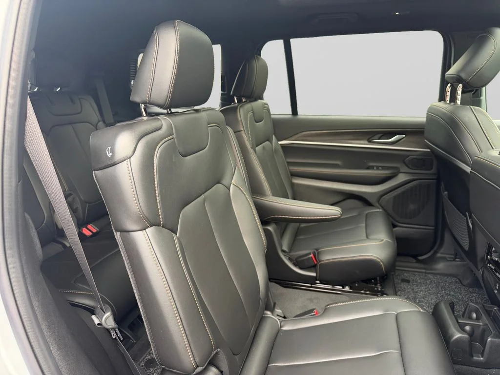 New 2026 Silver Zynith Exterior Paint Jeep  image 18